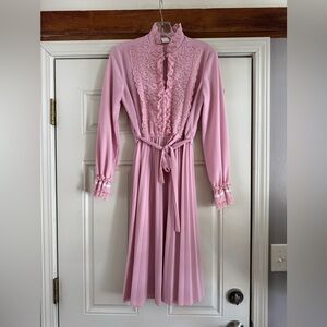 True Vintage 70s Made in USA  Long Sleeve lace ruffle pleated Dress